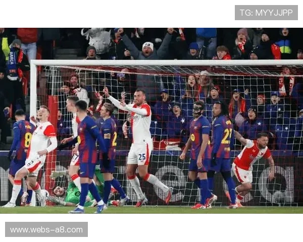 欧冠联赛阶段第7轮：巴萨4-2逆转布拉格，费尔明双响